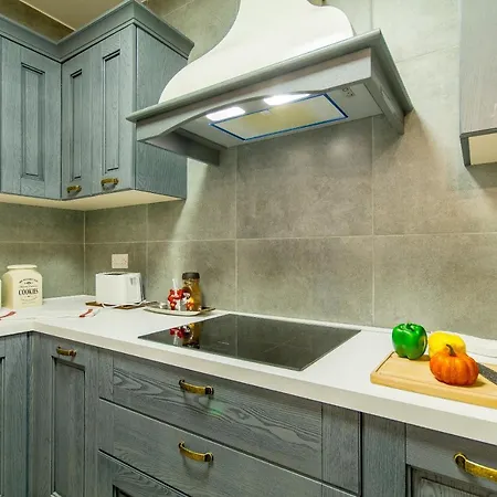 Central Bright & Modern 2 Bdr Apart - Happy Apartment *