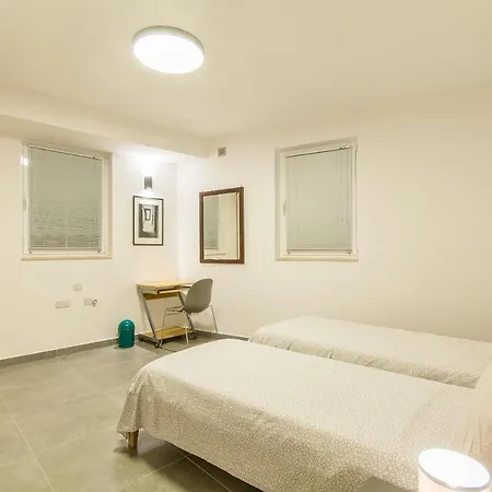 Central Bright & Modern 2 Bdr Apart - Happy Apartment