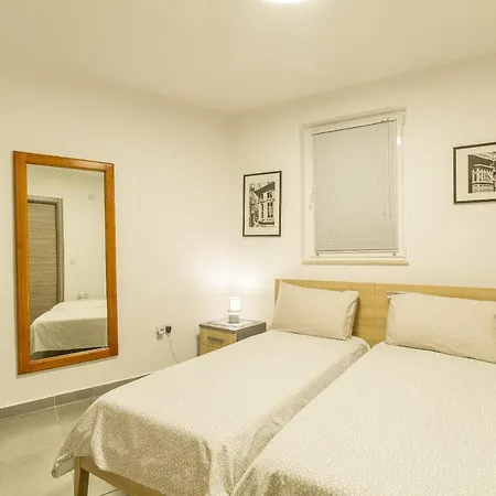 Central Bright & Modern 2 Bdr Apart - Happy
