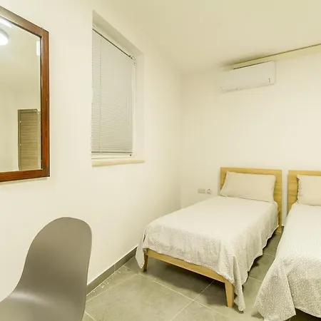 Central Bright & Modern 2 Bdr Apart - Happy