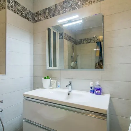 Central Bright & Modern 2 Bdr Apart - Happy *
