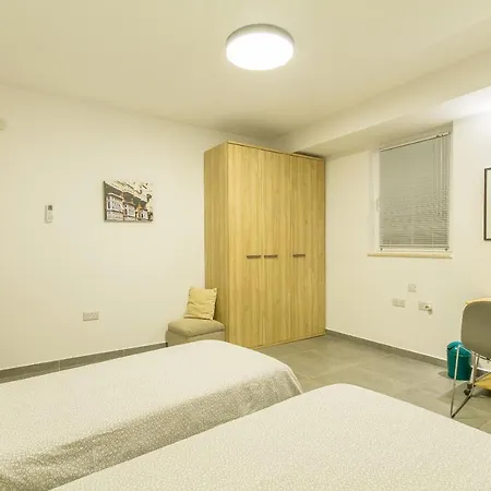 Central Bright & Modern 2 Bdr Apart - Happy Gzira